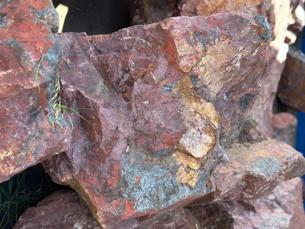 Камни для ландшафтного дизайна красно-фиолетовые 10-60 килограмм купить в Республике Татарстан