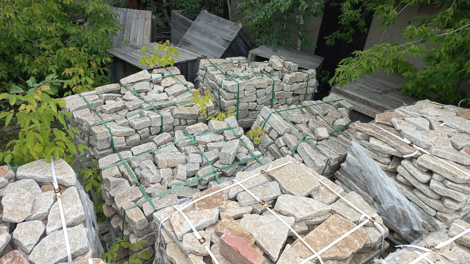 Плитняк галтованный гранитный для ландшафтного дизайна купить в Республике Татарстан