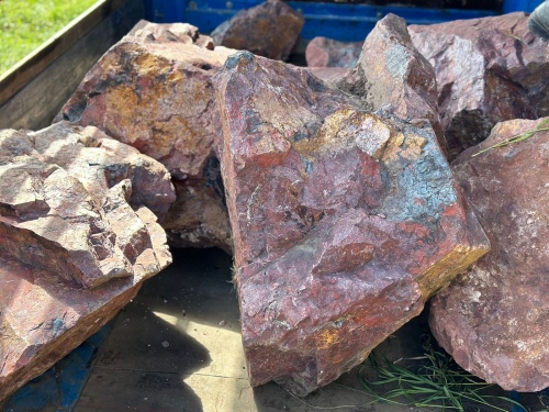 Ландшафтные глыбы красно-фиолетовые 200-1000 килограмм купить в Республике Татарстан