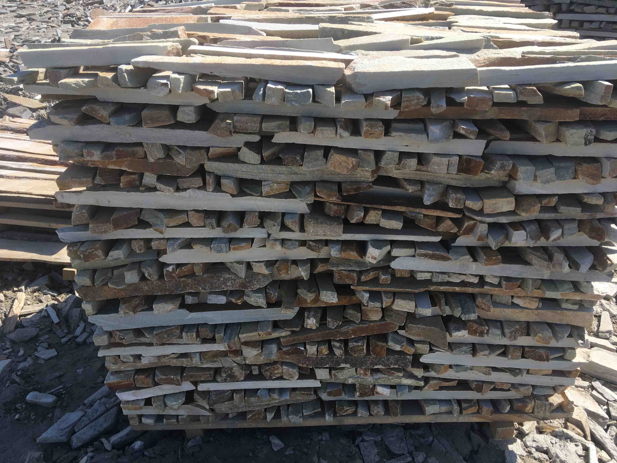 Горбушка златолит золотистый для облицовки купить в Республике Татарстан