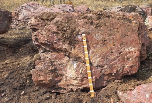 Яшма красная валуны и глыбы для ландшафтного дизайна